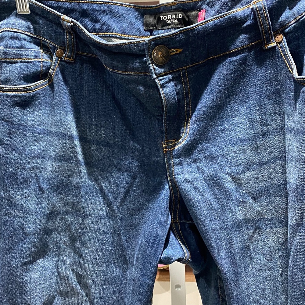 Torrid Dark Blue Distressed Ankle Jeans size 18. Waist 19 rise 10 length 27 - Picture 3 of 6